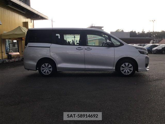 Toyota VOXY 2016-10 394953-2