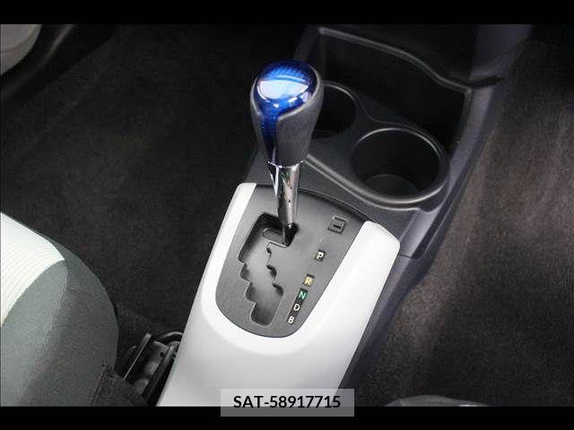 Toyota AQUA 2013-03 260301-15