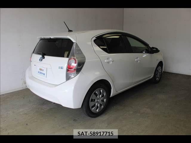 Toyota AQUA 2013-03 260301-2