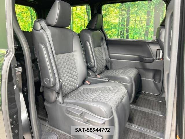 Toyota VOXY 2022-09 313560-9