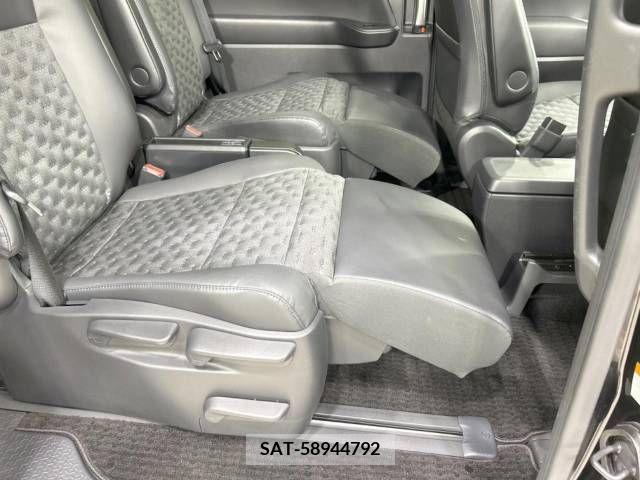 Toyota VOXY 2022-09 313560-7