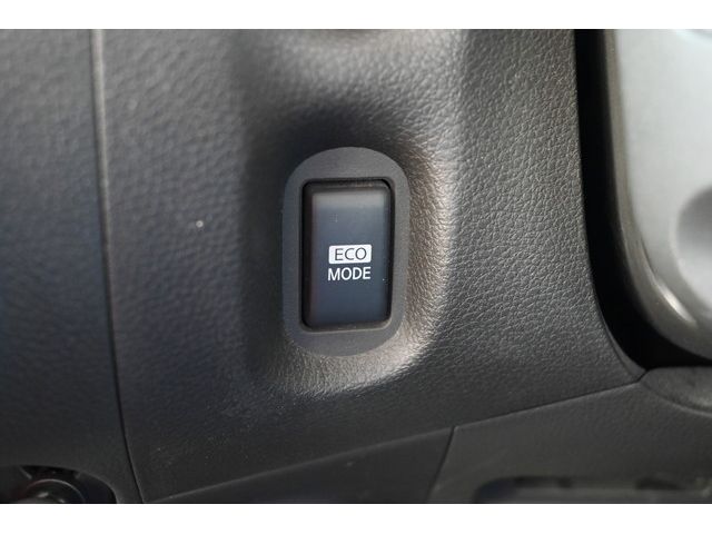 Nissan CUBE 2011-05 190231-22