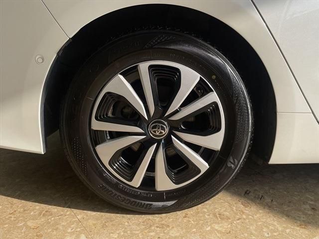 Toyota PRIUS PHV 2017-06 27358-15