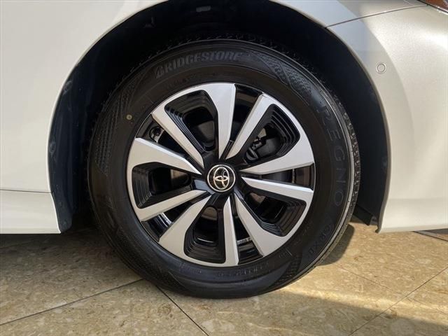 Toyota PRIUS PHV 2017-06 27358-14