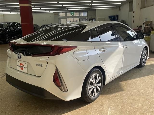 Toyota PRIUS PHV 2017-06 27358-4
