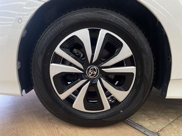 Toyota PRIUS PHV 2017-06 27358-17