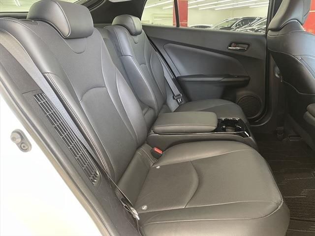 Toyota PRIUS PHV 2017-06 27358-20