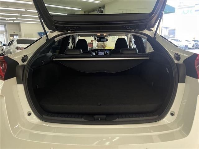 Toyota PRIUS PHV 2017-06 27358-23
