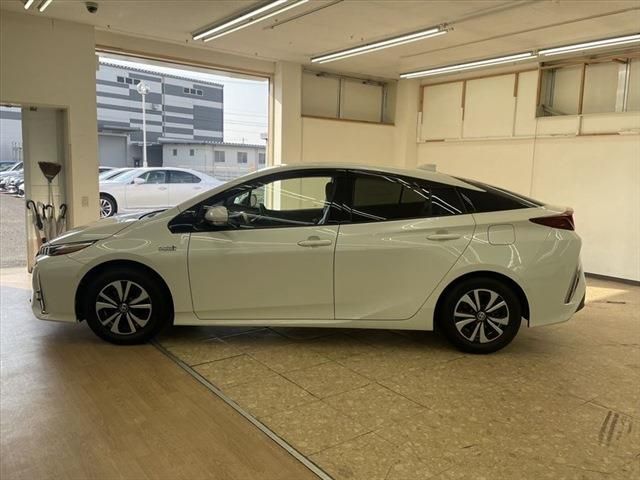 Toyota PRIUS PHV 2017-06 27358-7