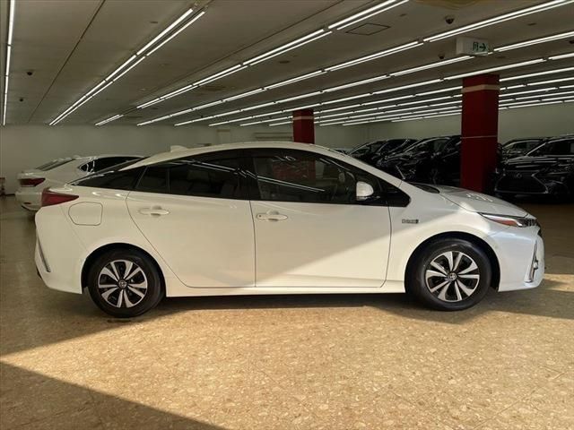 Toyota PRIUS PHV 2017-06 27358-3
