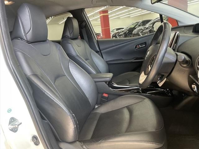 Toyota PRIUS PHV 2017-06 27358-19