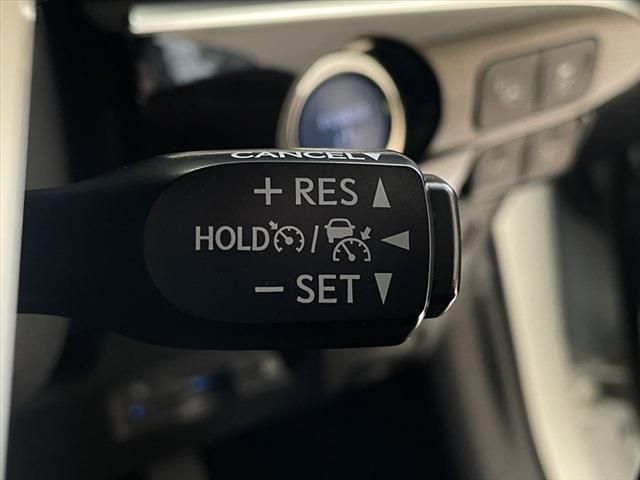 Toyota PRIUS PHV 2017-06 27358-28