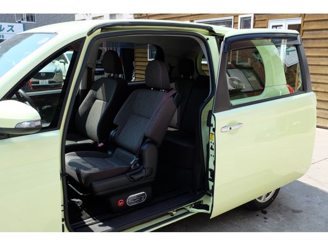 Toyota PORTE 2012-10 6336-9