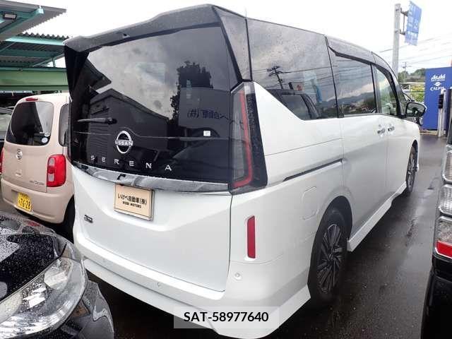 Nissan SERENA 2022-12 385624-3