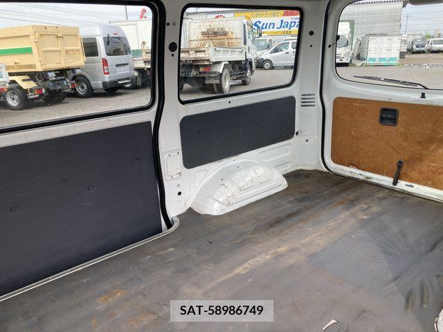 Mazda BONGO VAN 2017-04 263247-11