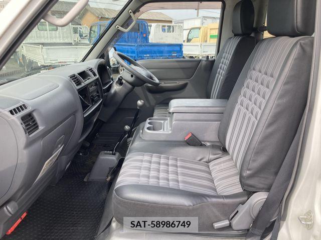 Mazda BONGO VAN 2017-04 263247-6