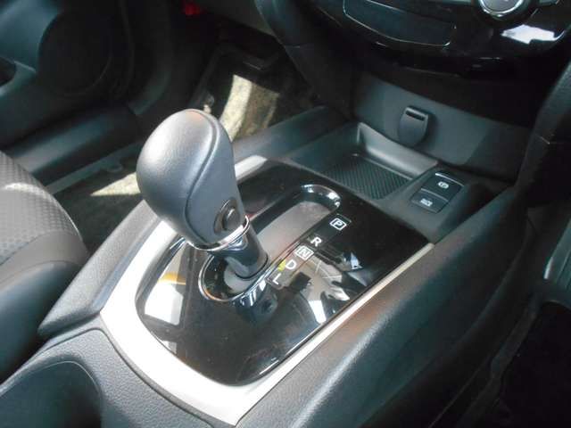 Nissan X-TRAIL 2019-02 3519-10