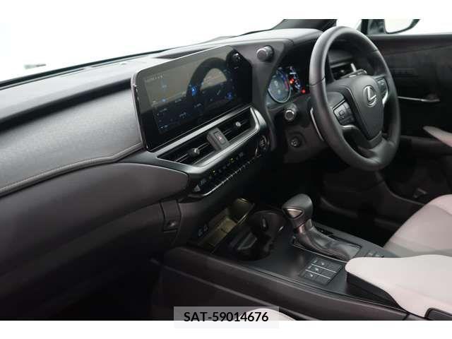 Lexus UX 2022-11 353965-9