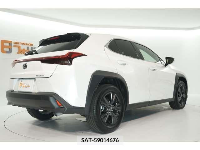 Lexus UX 2022-11 353965-5
