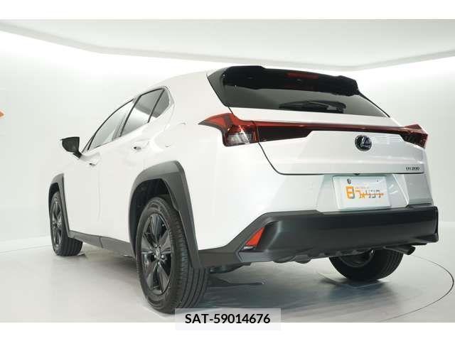 Lexus UX 2022-11 353965-3