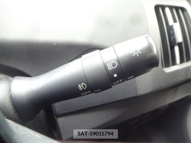 Toyota PRIUS 2015-07 281861-19