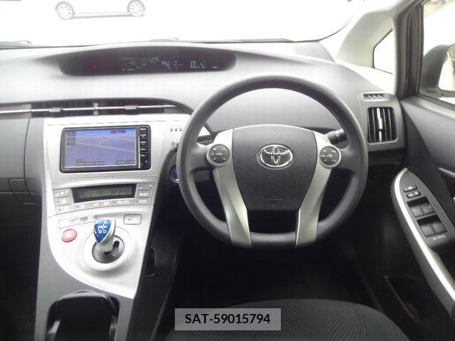 Toyota PRIUS 2015-07 281861-11