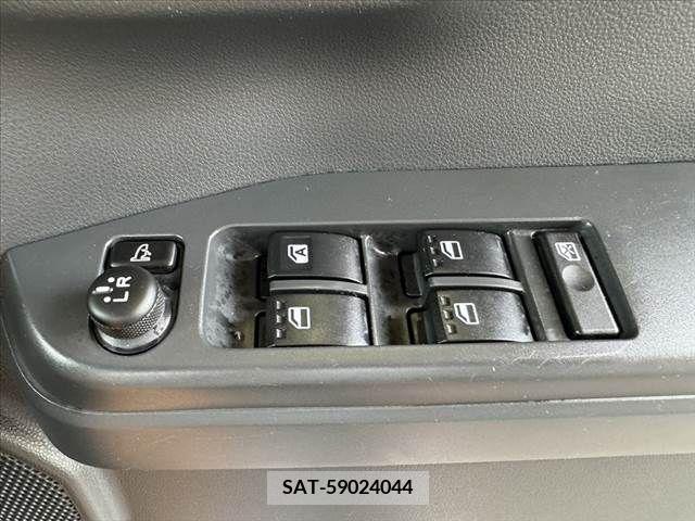 Toyota Pixis Mega 2018-12 384915-24