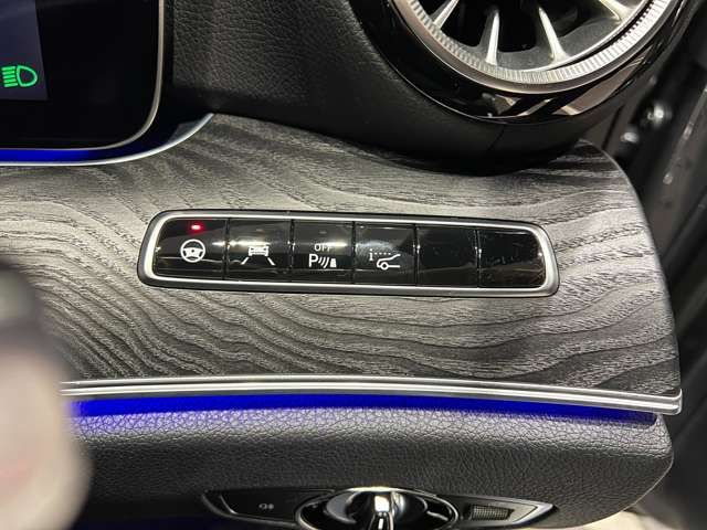 Mercedes Benz E-CLASS 2017-10 13099-19