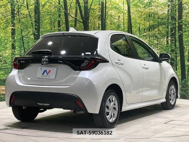 Toyota YARIS 2022-07 290815-17