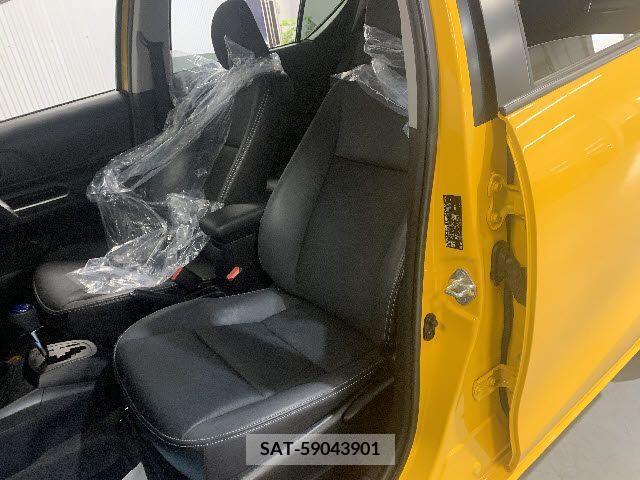 Toyota AQUA 2014-02 313982-12
