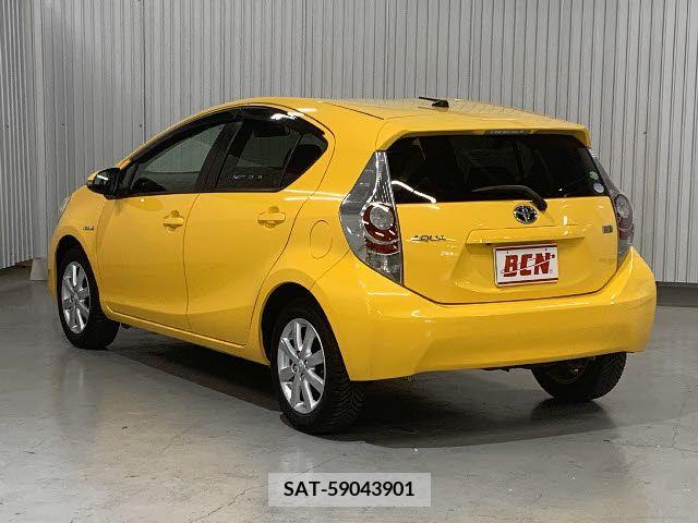 Toyota AQUA 2014-02 313982-8