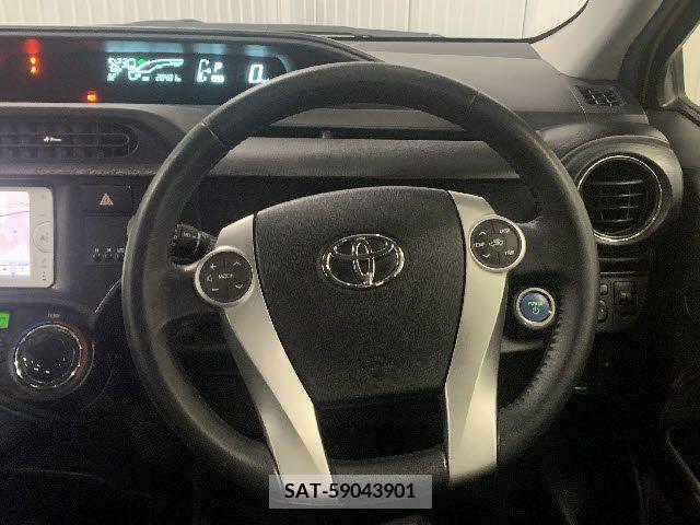 Toyota AQUA 2014-02 313982-13