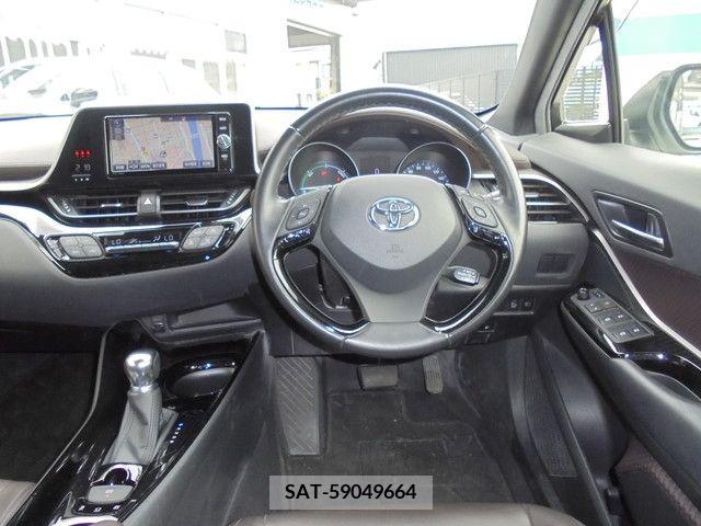 Toyota C-HR 2018-07 323049-13