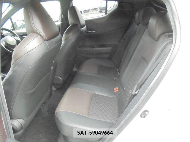 Toyota C-HR 2018-07 323049-11