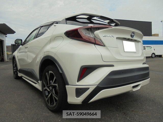 Toyota C-HR 2018-07 323049-4