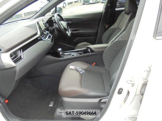 Toyota C-HR 2018-07 323049-10