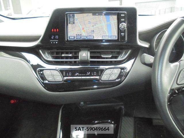 Toyota C-HR 2018-07 323049-14