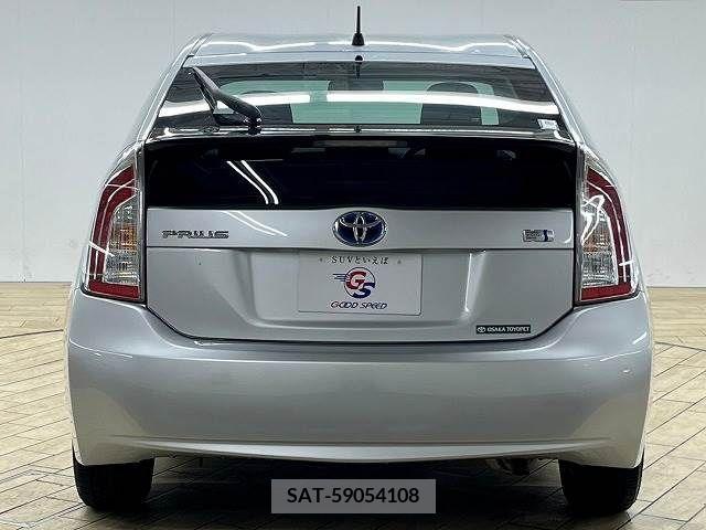 Toyota PRIUS 2013-08 223098-18