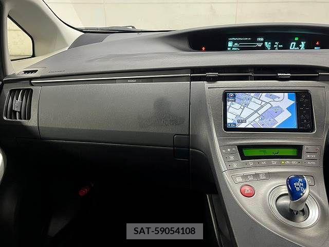 Toyota PRIUS 2013-08 223098-11