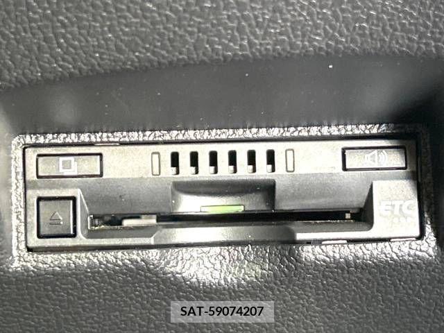 Toyota PRIUS 2019-06 322565-7