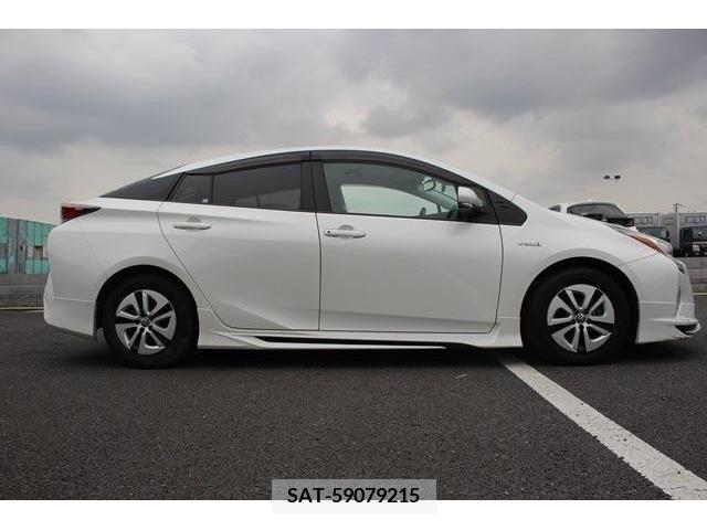 Toyota PRIUS 2017-12 281769-10