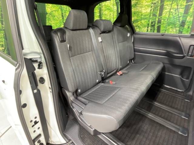 Toyota NOAH 2023-06 193719-9