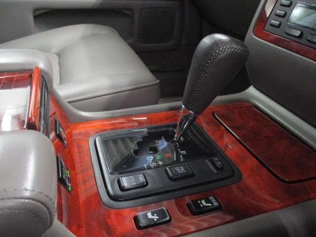 Toyota CENTURY 2011-04 10115-10