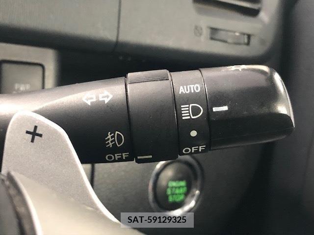 Toyota VOXY 2013-08 395028-23