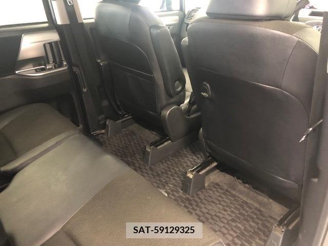 Toyota VOXY 2013-08 395028-19