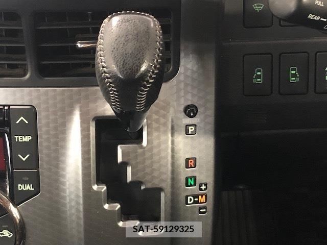 Toyota VOXY 2013-08 395028-17