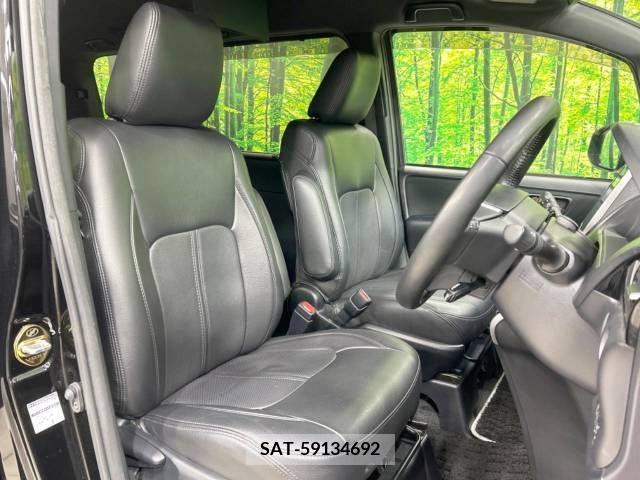 Toyota VOXY 2019-01 380068-8