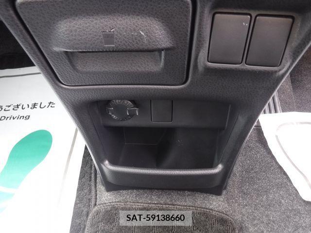 Toyota NOAH 2015-03 336437-20