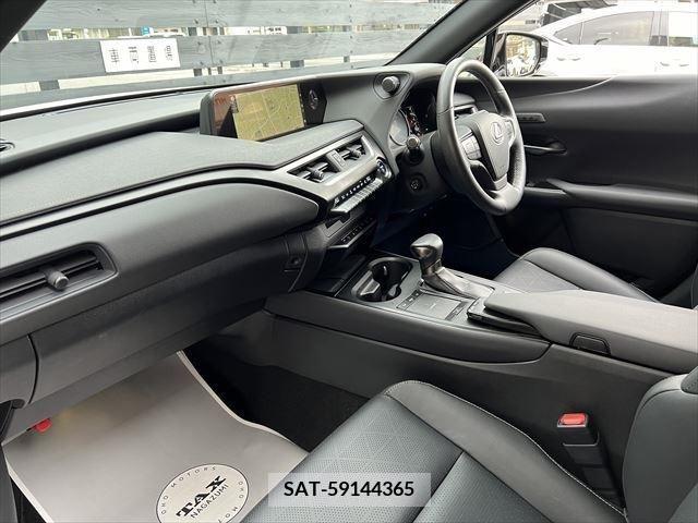 Lexus UX 2019-12 275948-13