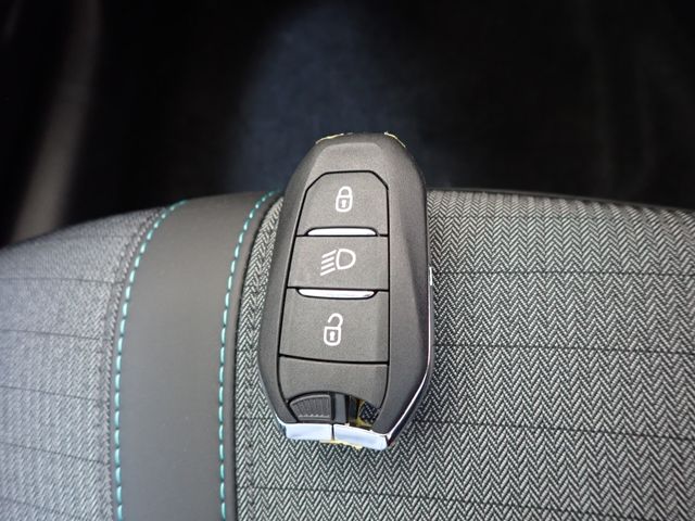 Peugeot 208 2022-10 4714-25